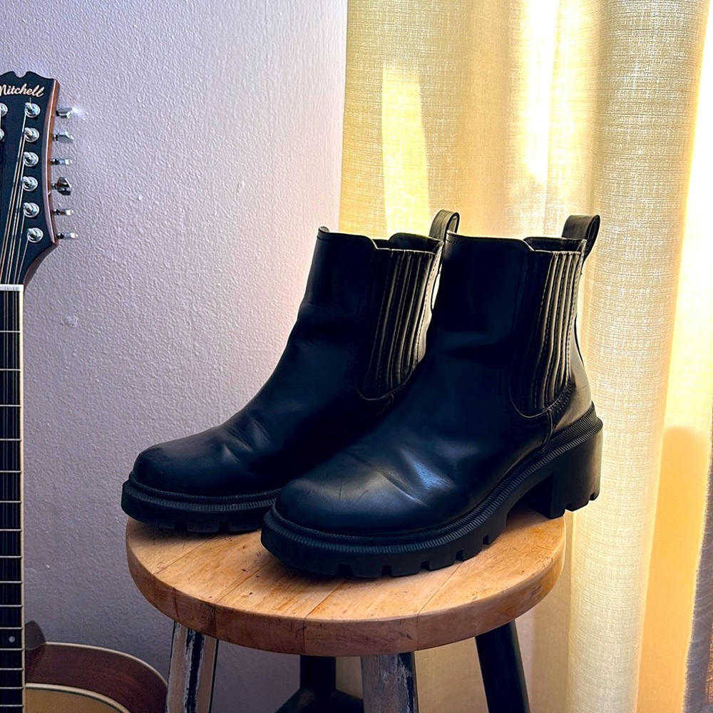 Combat boots